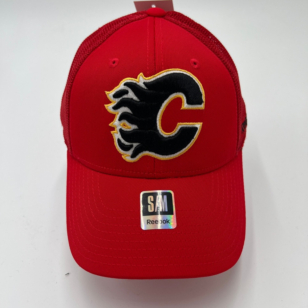 Reebok Calgary Flames NHL Red Trucker Hat Stretch‎ Fit S/M New With Tags